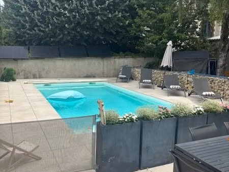 belle maison ancienne avec piscine au centre ville