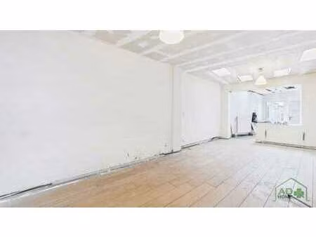 maison 3 ch.  caves  terrasse et jardinet