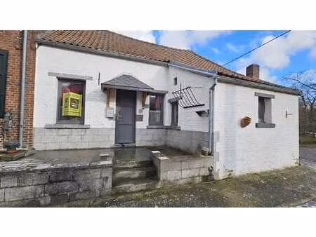 maison 3 façades à rafraichir + cour et jardinet