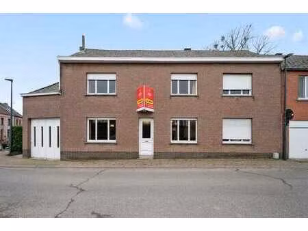 maison familiale à moderniser avec garage intégré