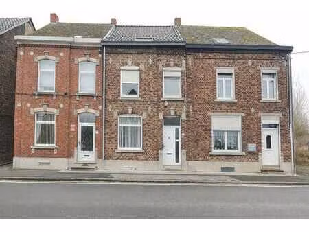 maison 2 façades avec jardin et possibilité de 5 chambre