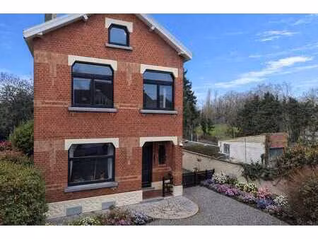 très charmante maison 2 chambres et bureau