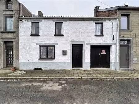 maison 2 façades avec beau potenteil située au calme