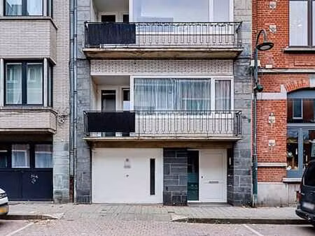 immeuble de deux appartements + garage en tres bon etat