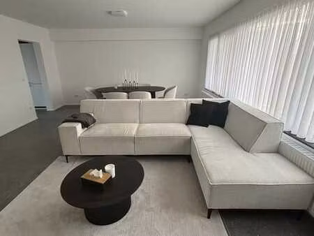 appartement de 2 chambres avec balcon