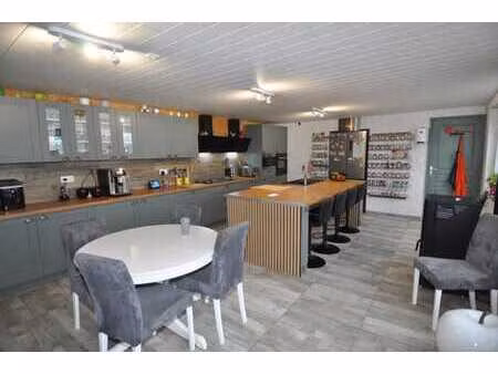 maison 4faç.-4chambres avec pass. latéral  parking et jardin