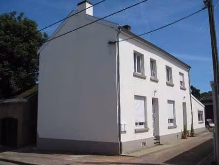 maison 2 chambre  cour  chauff gaz  disponible