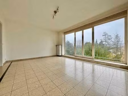 pétillon – 1 ch. lumineux à rénover avec balcon