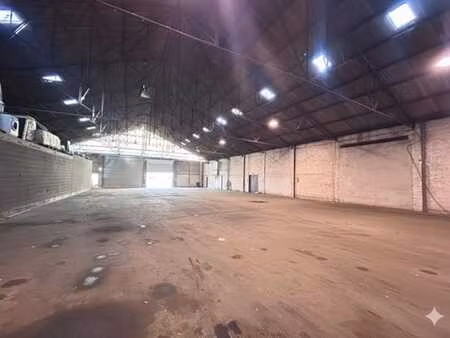 grand entrepôt de 540 m² a saisir !!!