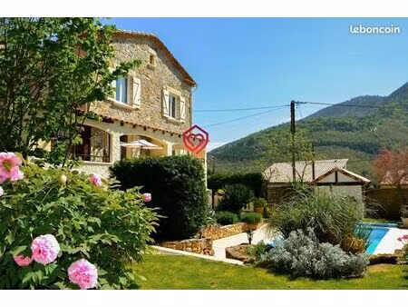 propriété 7 pièces 177 m²