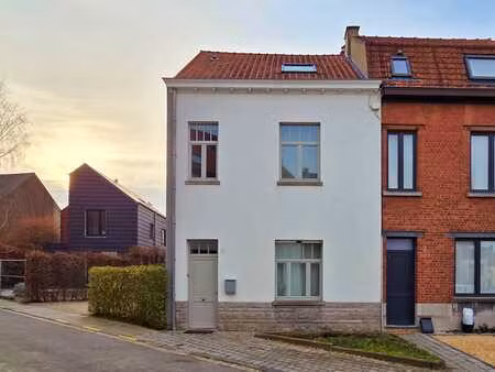 maison rénovée avec jardin et parking proche de la gare