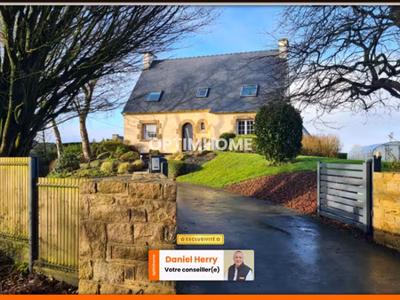 charmante maison néo-bretonne aux beaux volumes sur sous-sol