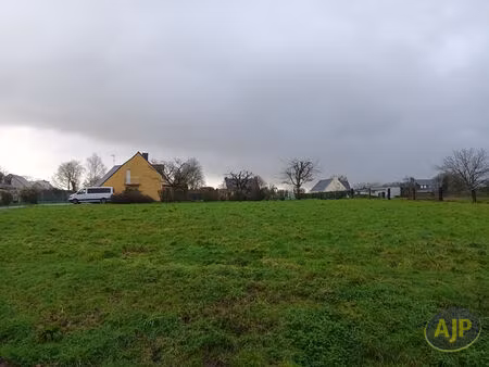terrain constructible de 830m² environ