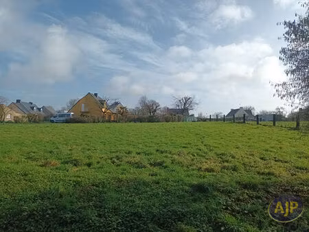 terrain constructible de 840m² proche des commerces
