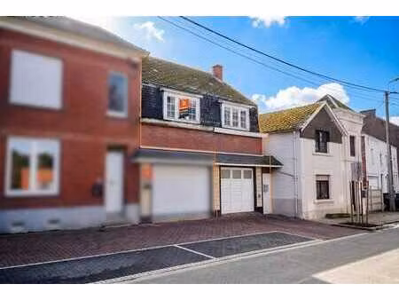 appartement à rénover  possibilité 2ch et grand garage!