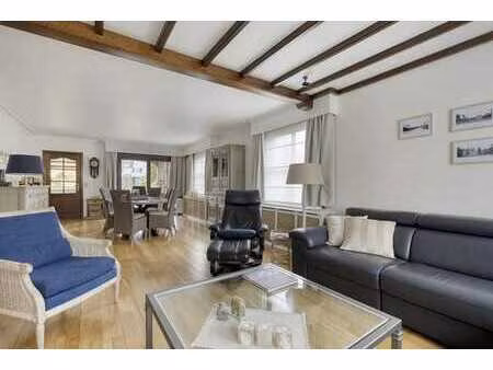 bungalow bien entretenu et bien situé avec grand garage et g