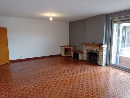 agréable et spacieux appartement avec balcon