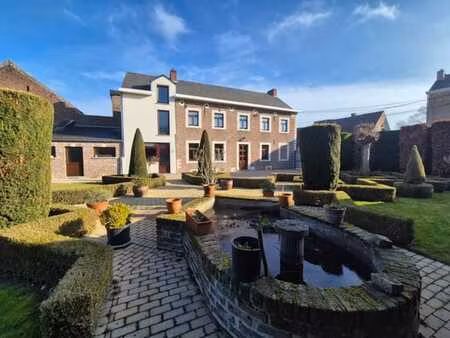 corps de ferme de caractère avec hangar  annexes et garage