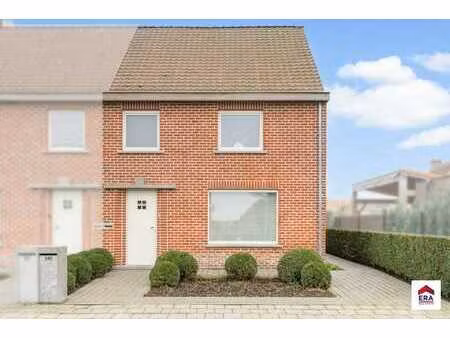 maison semi-ouverte avec jardin et double garage