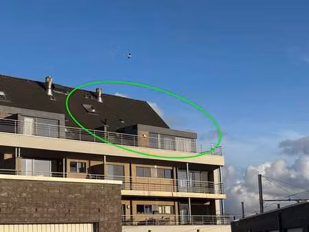 appartement duplex situé au centre.