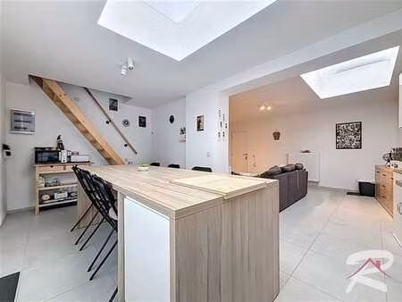 immeuble de rapport : 1 bureau/studio et 2 appartements dupl