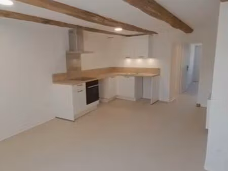 appartement t3 traversant - centre ville de naucelle