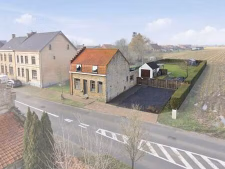 maison ouverte rurale avec grand jardin