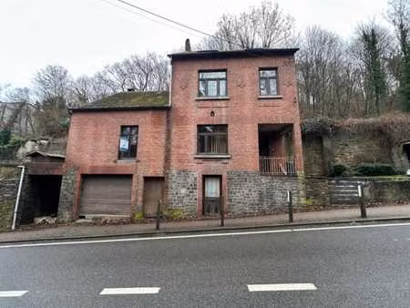 spacieuse maison familiale à yvoir