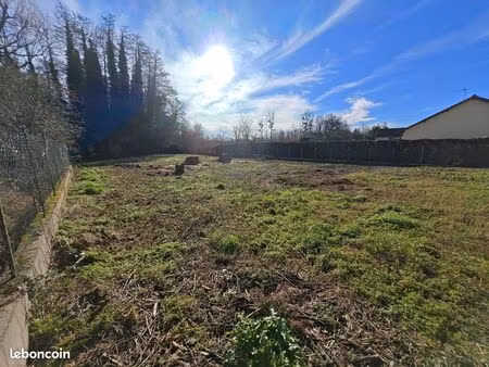 ? rare — terrain 2900m² — constructible — avec forêt + rivière — hors lotissement ?