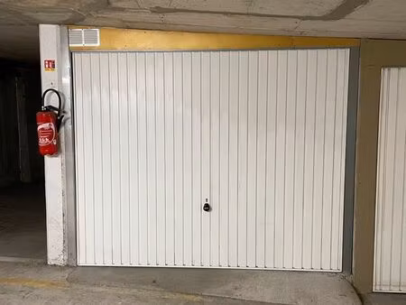 box fermé dans garage fermé