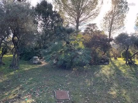 terrain 1 200 m² carces