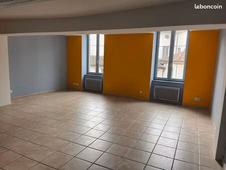 2pieces lumineux dans maison de village coeur de chatillon