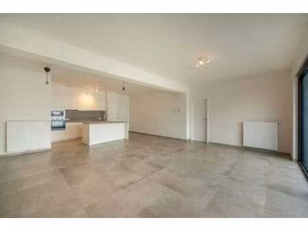 appartement 3 chambres  2 salles de bains et une terrasse !