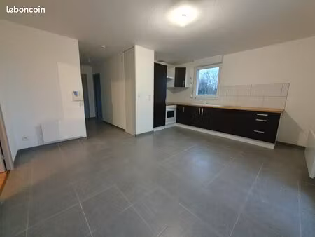 t2 43 m² avec jardin  garage et parking