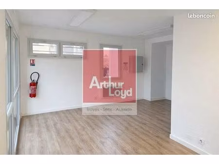 local bureaux 74 m²