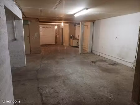 local de stockage de 90 m²