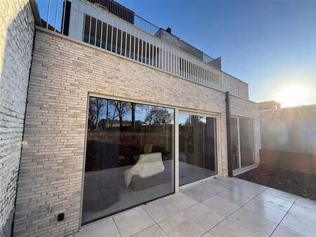 appartement neuf avec 2 chambres et terrasse.