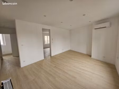 appartement au 1er étage 1 min de la gare rer 3 pièces
