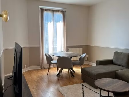 location appartement de 2 chambres meublé