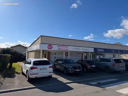 local commercial 64m2 avec 4 places parking