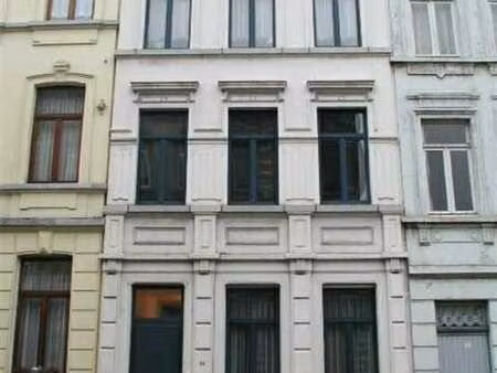 petit duplex 2 chambres à coucher mansardées