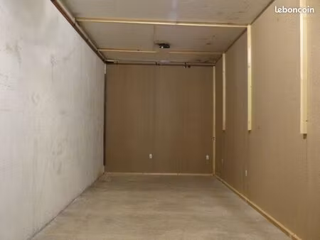 box pour entreposer meubles etc...