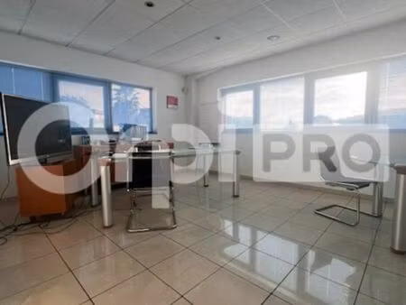 local d'activité 750 m²