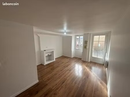 ?studio non meublé — rez-de-chaussée — centre-ville mennecy (26 53 m²)