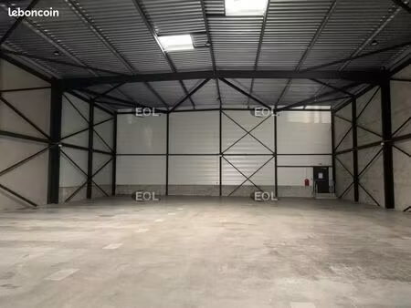 local industriel 762 m²