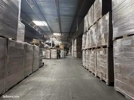local industriel 2 028 m²