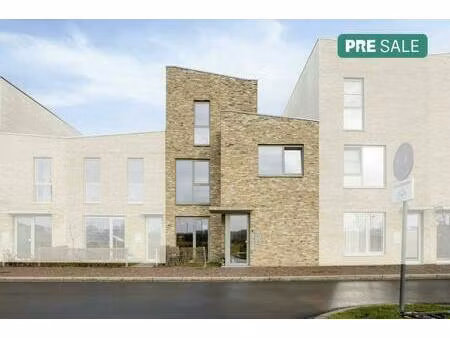 ben-woning met 4 slaapkamers en 2 carports in het groene suikerpark te veurne