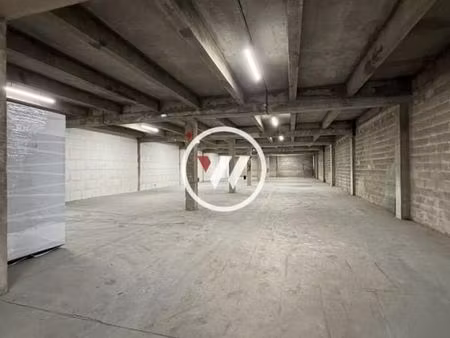local d'activité 827 m²