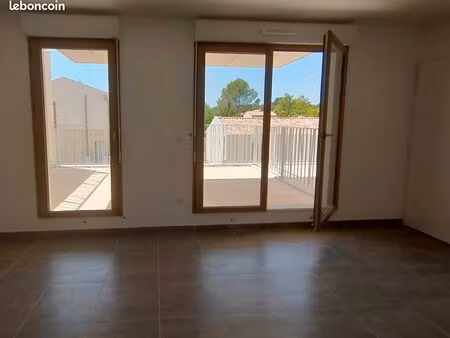 855e cc t2 récent 42m2 + terrasse+ parking couvert