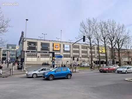 boutique 700 m² evry courcouronnes